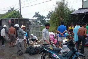 Cứu xe vịt bị lật: Nghĩ về ‘thủ lĩnh’ đám đông 