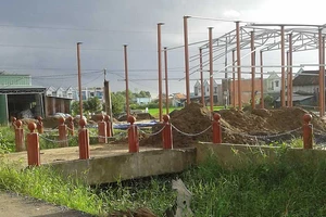 Chủ tịch xã bị kiểm điểm vì chợ không phép 