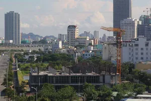 Đình chỉ trung tâm thương mại không phép