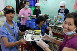 Những bí mật của quán cơm từ thiện Nụ Cười 