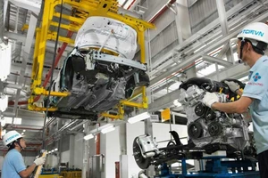 Tranh cãi vì thuế ô tô lên đến cả tỉ đồng 