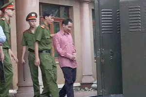 Buộc tội khiên cưỡng từ hai hợp đồng trái luật