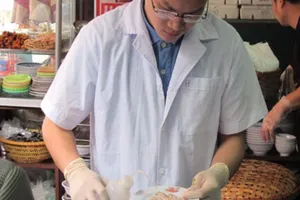 Hà Nội trang bị bộ test nhanh thực phẩm cho quận, huyện