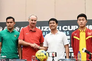 Ông Riedl chơi đòn tâm lý