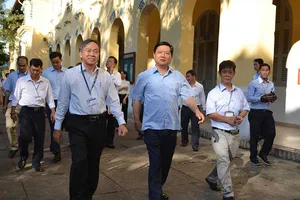 Đặt hàng ĐH Sài Gòn xử lý rác y tế