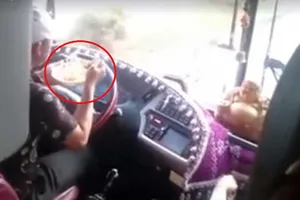 Vừa lái xe vừa ăn mì: Coi thường tính mạng hành khách