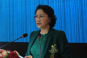 Chủ tịch Quốc hội tiếp xúc cử tri Quân khu 9