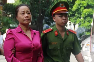 Hoa hậu quý bà bị tâm thần?