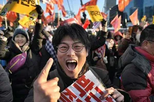 Tổng thống Hàn Quốc bị ngưng chức