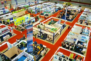 Gặp những cảnh đời ở hội chợ