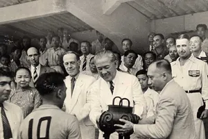 Đội bóng đầu tiên