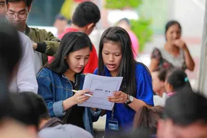 Lo Bộ GD&ĐT dài tay trong tuyển sinh