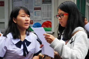 Thích thú với đề thi có ‘vỡ gương’, ‘hôi của’...