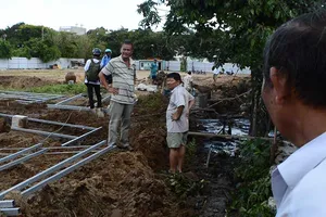 Công ty lấp mương, người dân khóc ròng