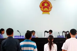 Vụ viện trưởng là cột chèo với bị hại: Trái luật!