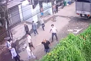 20 giang hồ truy sát nhóm công nhân 