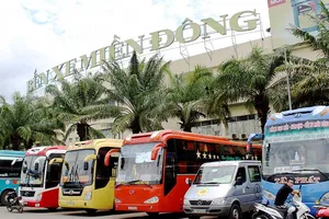 Vé xe bến ế ẩm, bên ngoài khách bị ‘chém’