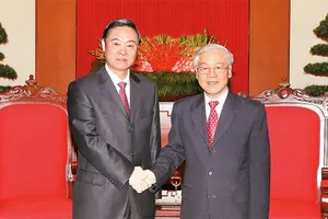 Kiên trì phát triển quan hệ hợp tác Việt-Trung