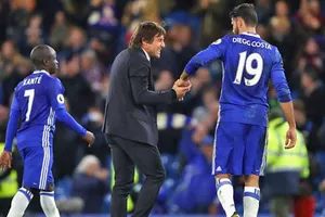 Chelsea trên đỉnh Premier League 
