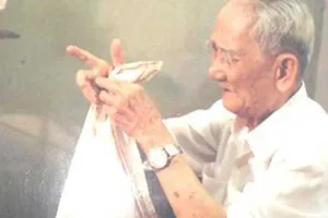 Ảo thuật gia chuyên nghiệp đầu tiên