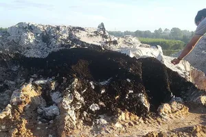 Bãi rác thải chui khổng lồ ở Đồng Nai