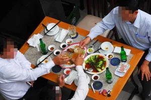 Nhậu ở Việt Nam đã thành tệ nạn