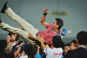 Đằng sau lời khen của FIFA