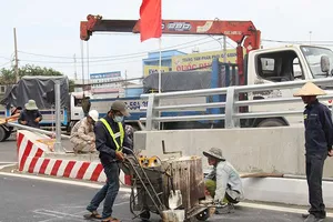 Công trình gỡ kẹt xe chạy xuyên tết