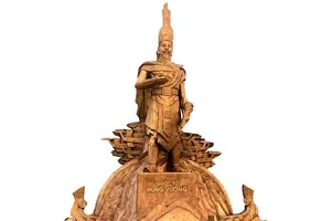 Trình mẫu phác thảo tượng đài Hùng Vương