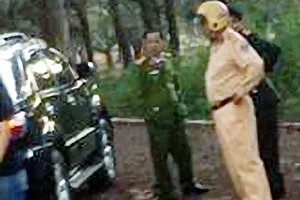 Bắt xe chở hàng lậu chạy trốn như phim