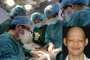 Phẫu thuật thay đổi cuộc đời chàng trai không răng