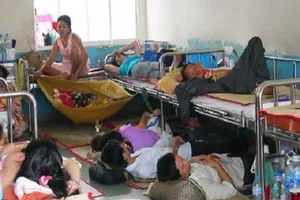 Đừng để 3-4 người đi chăm nuôi 1 người bệnh