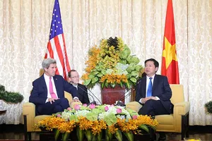 Bí thư Đinh La Thăng tiếp Ngoại trưởng John Kerry