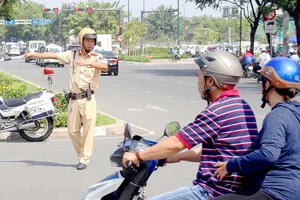 CSGT xử lý kẹt xe ở Tân Sơn Nhất