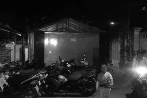 Khổ với tiệc tùng cuối năm của hàng xóm