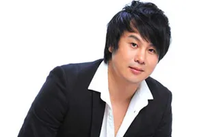 Thanh Bùi đi 1 vòng TP trao tặng ‘một chút yêu thương'