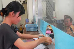 Trễ hẹn sang tên xe, công an đến nhà xin lỗi dân 