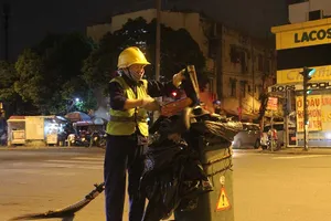 Nhọc nhằn công nhân quét rác