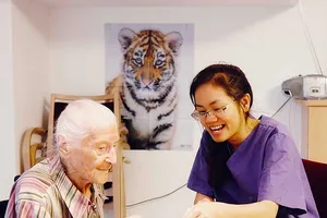 Đức: Nghề điều dưỡng không ‘hái ra tiền’