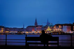 ‘Chim di trú’ đón tết trời Âu