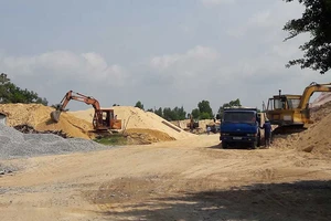 Chịu hết nổi 11 cơ sở kinh doanh cát gây ô nhiễm
