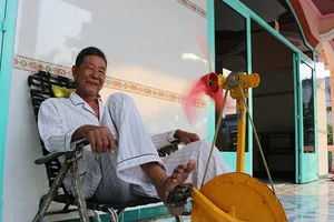 Cụ ông tự chế ‘máy quạt triệu đô’