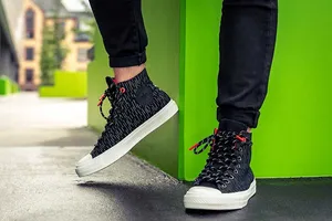 Đau đầu vì nghẹt cổ, đau lưng vì bó chân!