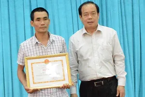 Tuyên dương tài xế lái xe cứu trạm xăng