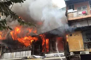 Cháy nhà trên phố cổ Hà Nội, 1 người tử vong