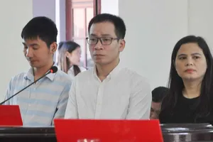 Nữ bị cáo thuê người bắn người tình lãnh 12 năm tù