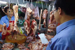 Thực phẩm trong chợ Rạch Ông thiếu an toàn