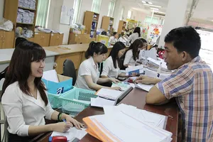 Cần dỡ bỏ hộ khẩu khỏi điều kiện tuyển dụng 