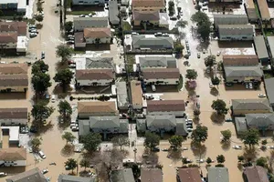 California: Gần 14.000 dân chạy cơn lũ thế kỷ