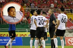 Tiếc vì trưởng giải ngồi như ma-nơ-canh 